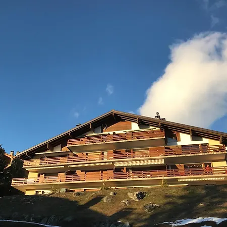 Tayannes 325b Cozy 3 Bedrooms With Mezzanine *